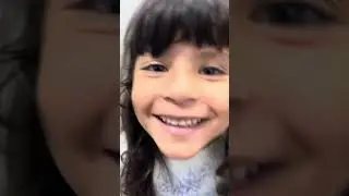 Ana furando a orelha na farmácia Droga Delia Embu Guaçu