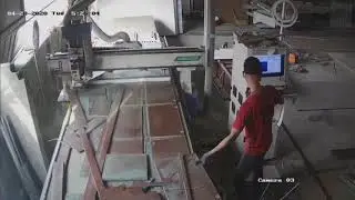[ Tai Nạn ] Thiếu tập trung khi vận h&agrave;nh m&aacute;y CNC Gỗ c&ocirc;ng nghiệp