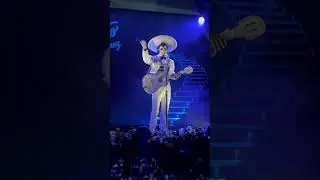 Ernesto de la Cruz at Oogie Boogie Bash 💀 #oogieboogie #oogieboogiebash #disney #pixar #shorts