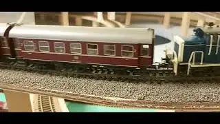 All aboard! Model Train H0 - Br 365 DB locomotive + 3 axis passengers wagons