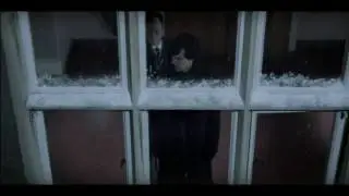 Sherlock Holmes smokes (so sexy)