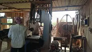 #sawmillworkers#smallsizewoodcutting#verticalsawmachine#neemwood#need a labour for work 
