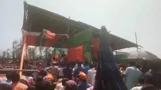 pijosh speeking on the stage