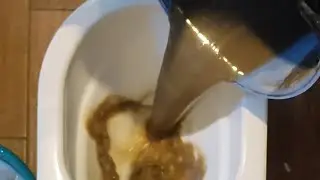 Woda po praniu kanapy