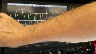 Oscilloscope triggering tutorial shown on the Teledyne Lecroy HDO4104-MS