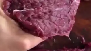 Adding salt to freshly cut muscle causes spasms