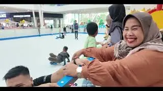 Liburan Sama Cucu Main Ice Skating di Resinda Mall Karawang! #ibuhajiyetty #hajiyetty #hayukadarieu