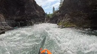 Kayaking the Lower Lower White Salmon // 1.3 ft // September 2025