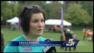 Walk to End Alzheimer's brings sea of purple to Sawyer Point