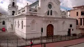 Dji Mavic Air Drone sobrevol&aacute;ndo Cuenca, Ecuador 2018.