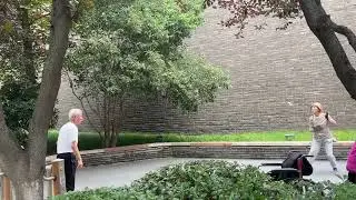Elderly couple enjoys creative ping-pong game in Shaanxi, China