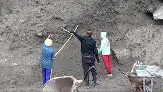 Trying to Drop Solid Sand Blocks Using Long Bamboo