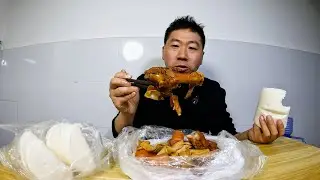 虾米今天买了30多元的卤菜吃，里面有荤有素还有猪蹄，香