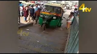 Delhi Auto Driver's Unusual Bridge Escape Leads to Arrest Delhi Traffic Escape.