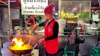 Suki Changphuak is probably the most popular street food restaurant in Chiang Mai
