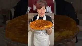 Frittata di spaghetti. Ricetta completa su antoniettapolcaro.it #cucinaitaliana #ricettefacili