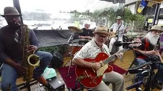 Daniel Scott solo Crawdad Song(traditional)with Loose Association 318