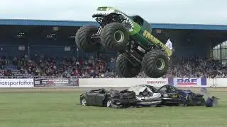 Peterborough Truckfest 2022 - Swamp Thing v Slingshot [Monster Truck Action]