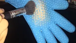 Royal Cosmetics Brush Cleaning Glove
