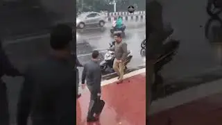 Lucknow me barish se bachne ke liye ruke to police Ne kata chalan