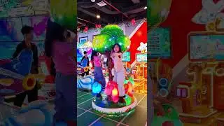 Naik Carousel Pohon Hijau Kuda Mini