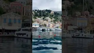 &Mu;&pi;&alpha;ί&nu;&omicron;&nu;&tau;&alpha;&sigmaf; &sigma;&tau;&omicron; &lambda;&iota;&mu;ά&nu;&iota; &tau;&eta;&sigmaf; &Sigma;ύ&mu;&eta;&sigmaf; #symi #symiport #port #islandlife #greece #calmsea