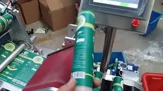 Automatic Horizontal Small Round Bottle Labeling Machine Cosmetic Products Labeller
