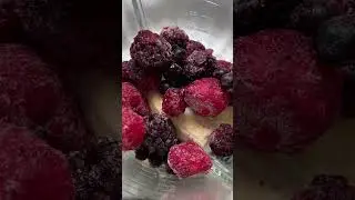 #dicadodia nice cream 🍌🍓 saud&aacute;vel, delicioso e pronto em 5 minutos! #receitafit #nicecream