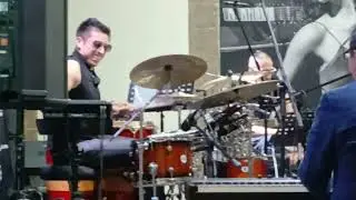 Hector Infanz&oacute;n en vivo. En la tienda Hermes Music Bol&iacute;var col. Centro.