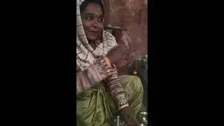 New year vlog mai gobar utha rahi hu.