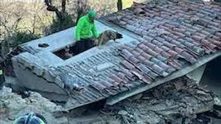 Attimi di paura nella notte, crolla casa cantoniera sulla statale 114