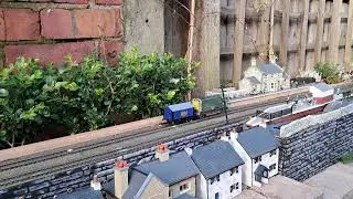 OO gauge, battery powered 08 shunter fitted with a Hornby Hm7000 sound decoder.