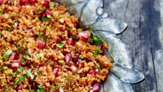 Spicy bulgur wheat salad with pomegranate molasses, Kisir