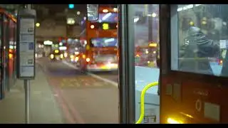 People Boarding London Bus at Night 加藤健士朗