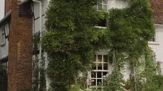 Touring an Idyllic 600-Year-Old English Cottage
