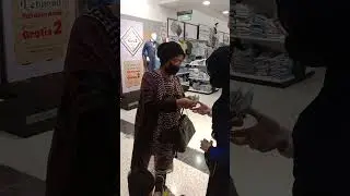 masa tua bahagia ketemu cucu di mall berbagi dengan cucu ada13 orang