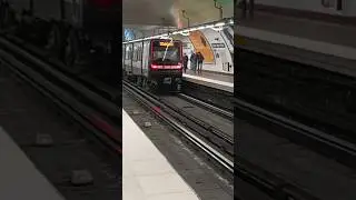 D&eacute;part d'un mp14 de la 11 vers Ch&acirc;telet depuis Place des F&ecirc;tes #idfm #metro #ratp #paris #mp14
