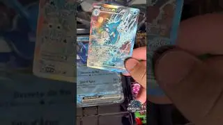Abrindo booster de Pokemon F&aacute;bulas Nebulosas