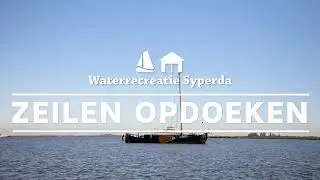 Opruimen van de zeilen op een platbodem Waterrecreatie Syperda