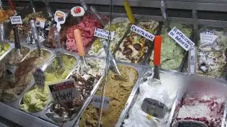 [ Primavera ice cream shop ( Adorned with celebrity photos ) ] Sorrento, Italy 