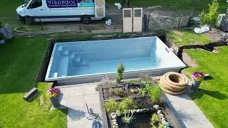 Luftaufnahme der Poolmontage | Drohnenvideo