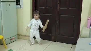 Băng 2 tuổi biểu diễn ca m&uacute;a nhạc #embe #bieudien #muahat