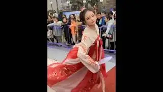 Real-life &lsquo;roly-poly toy&rsquo; in China 不倒翁姐姐 #Shorts
