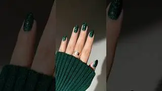 would you wear this emerald green polish? it&rsquo;s so flattering! #nails #nailpolish
