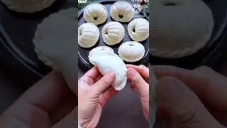Wow amazing, how simple it is to fold dumplings&nbsp;#trending&nbsp;#shortsfeed&nbsp;#dumplings