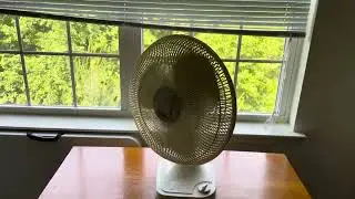 1999-2000 Lasko 16&rdquo; oscillating table fan