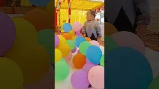 Balloons 🎈ke bich fasa Suvir 😍 #suvirkiduniya #trendingshorts #newyear #play #balloon