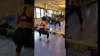 Cinci exerciţii pentru fund. Genuflexiuni sumo