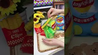 Find a French fries sealing clip that can be sucked on the refrigerator