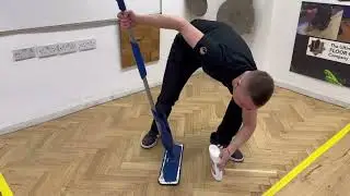Как нанести средство Bona Refresher на изношенный лакированный деревянный пол